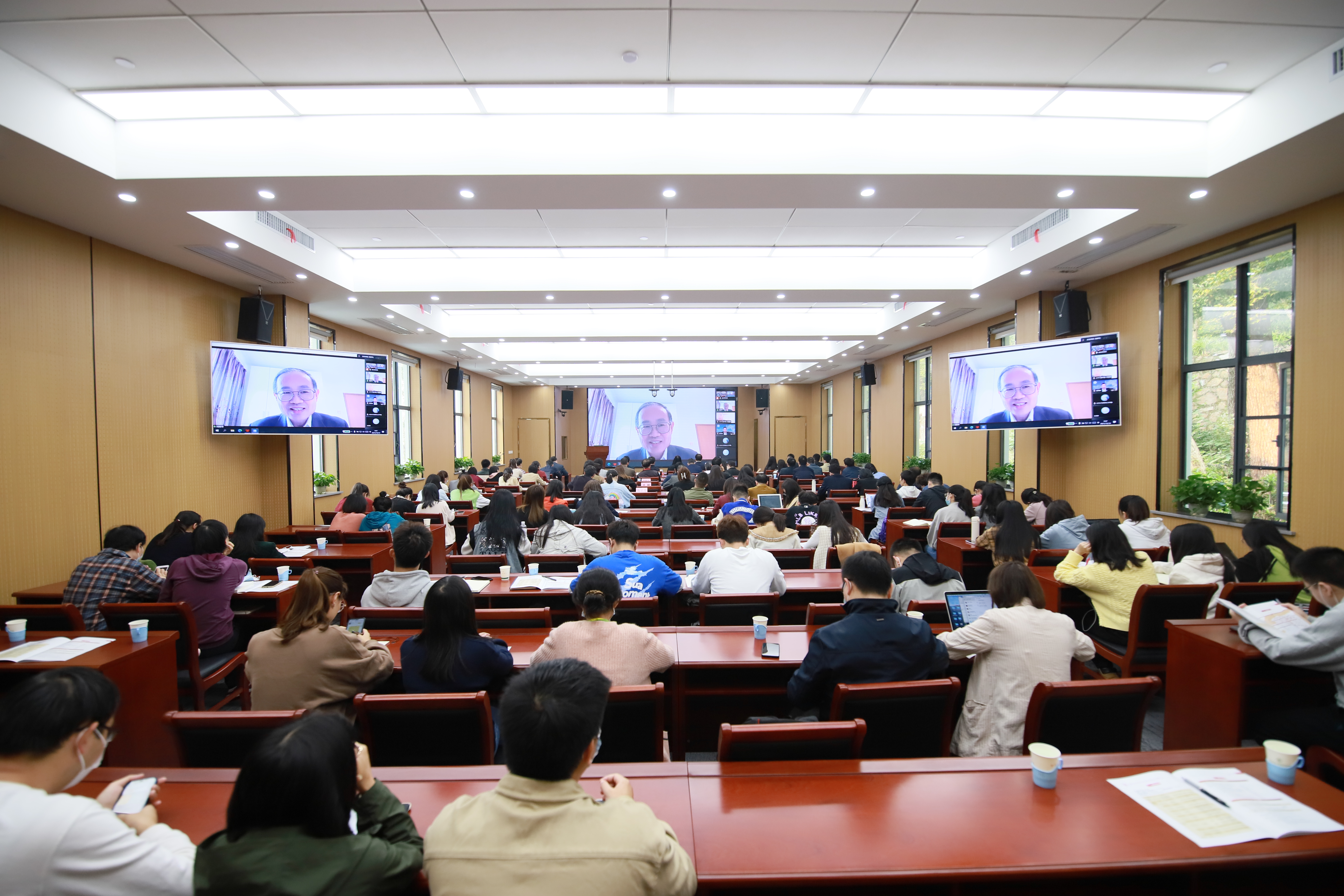 中国人民大学bwin国际刘建军教授作报告